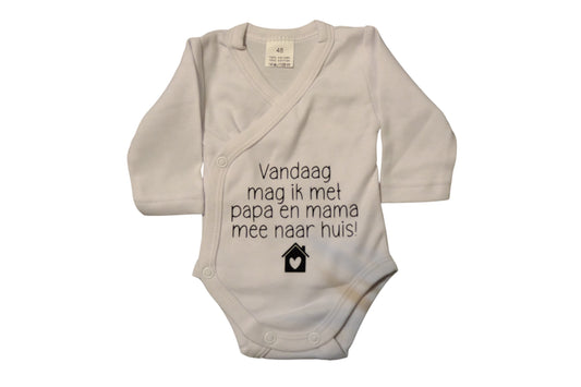 Kleine baby romper met de tekst - vandaag mag ik met papa en mama mee naar huis