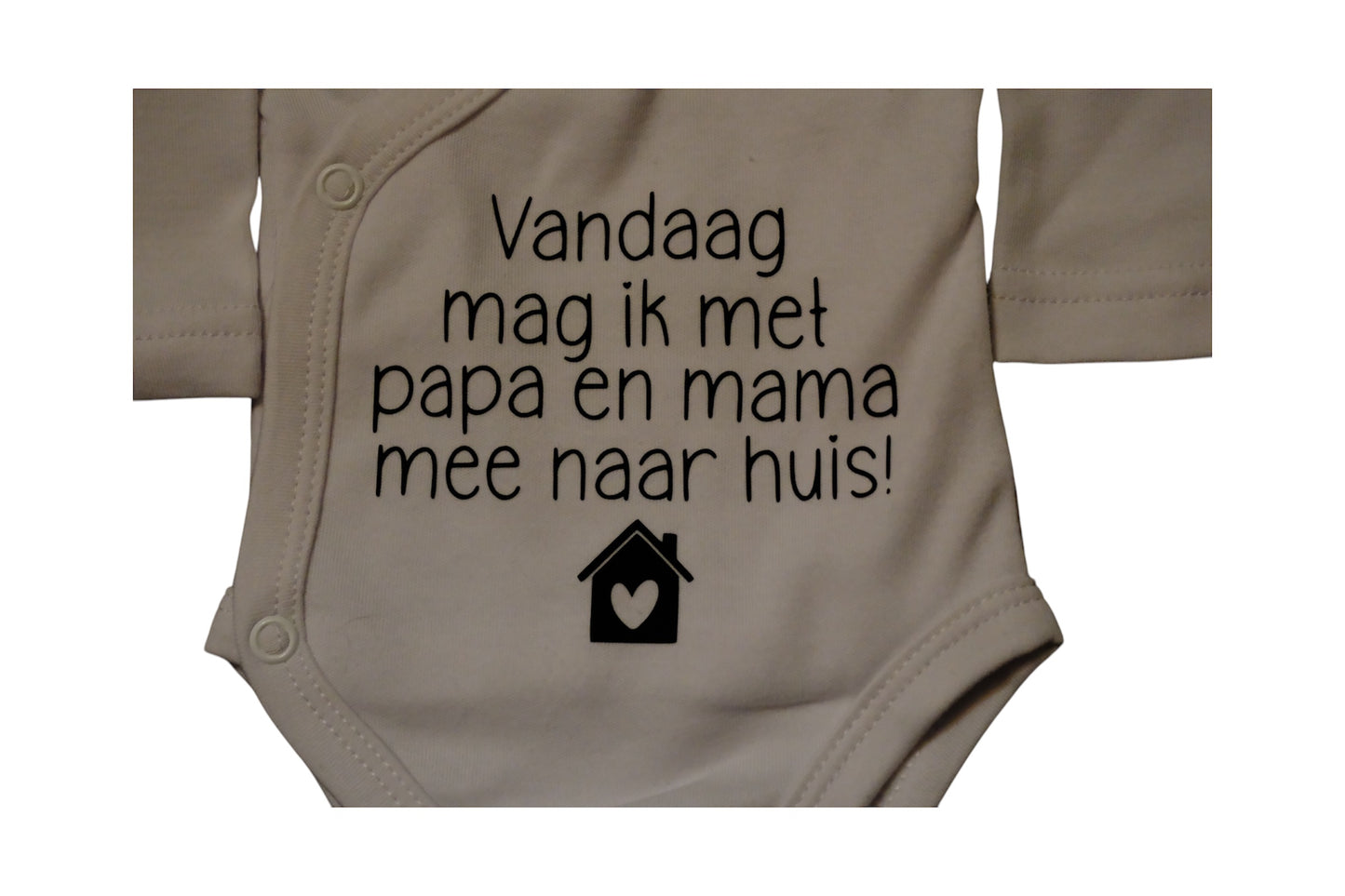 Kleine baby romper met de tekst - vandaag mag ik met papa en mama mee naar huis